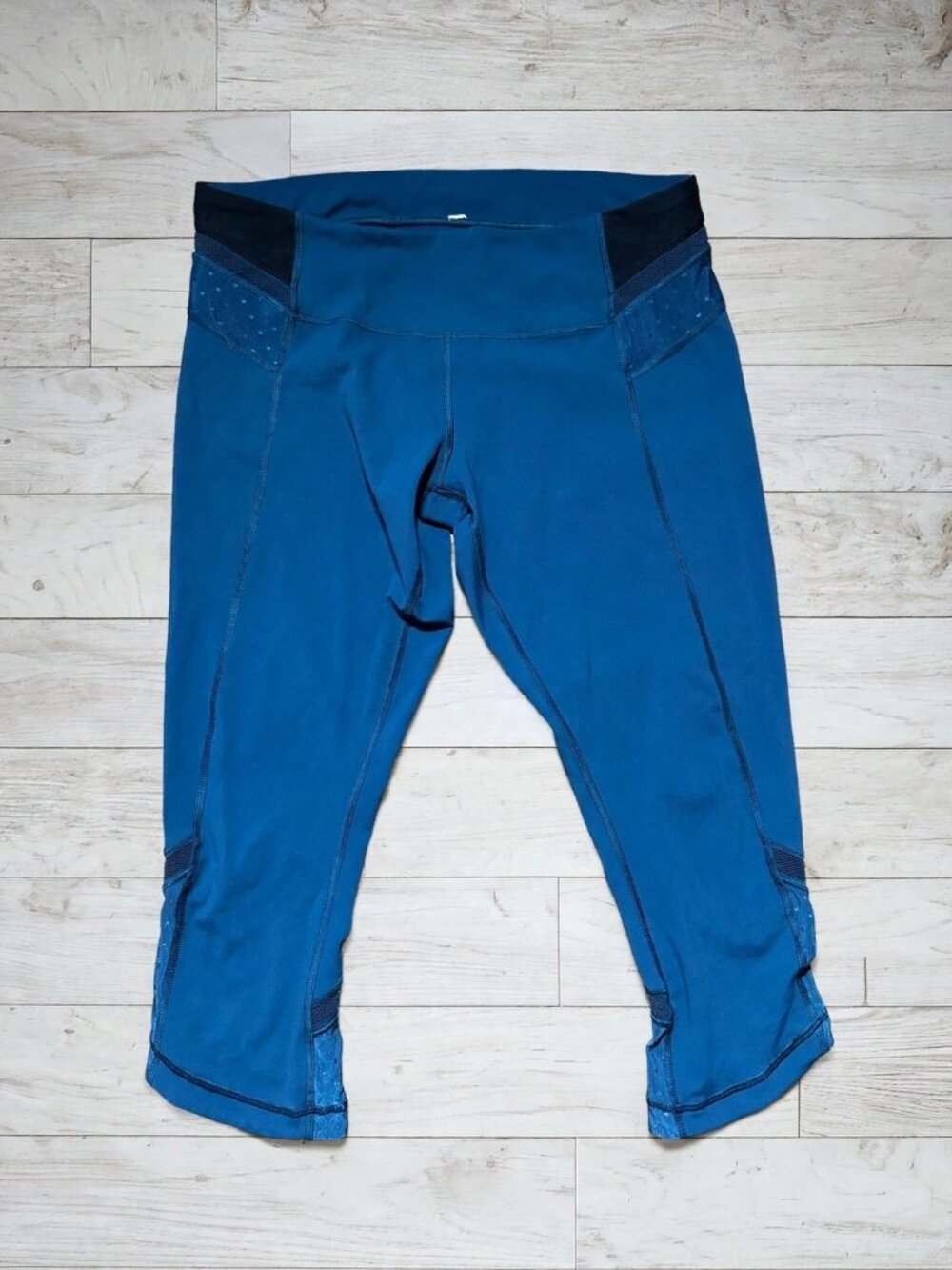 lululemon Teal Blue Mesh Crop Leggings Size 10 Like New